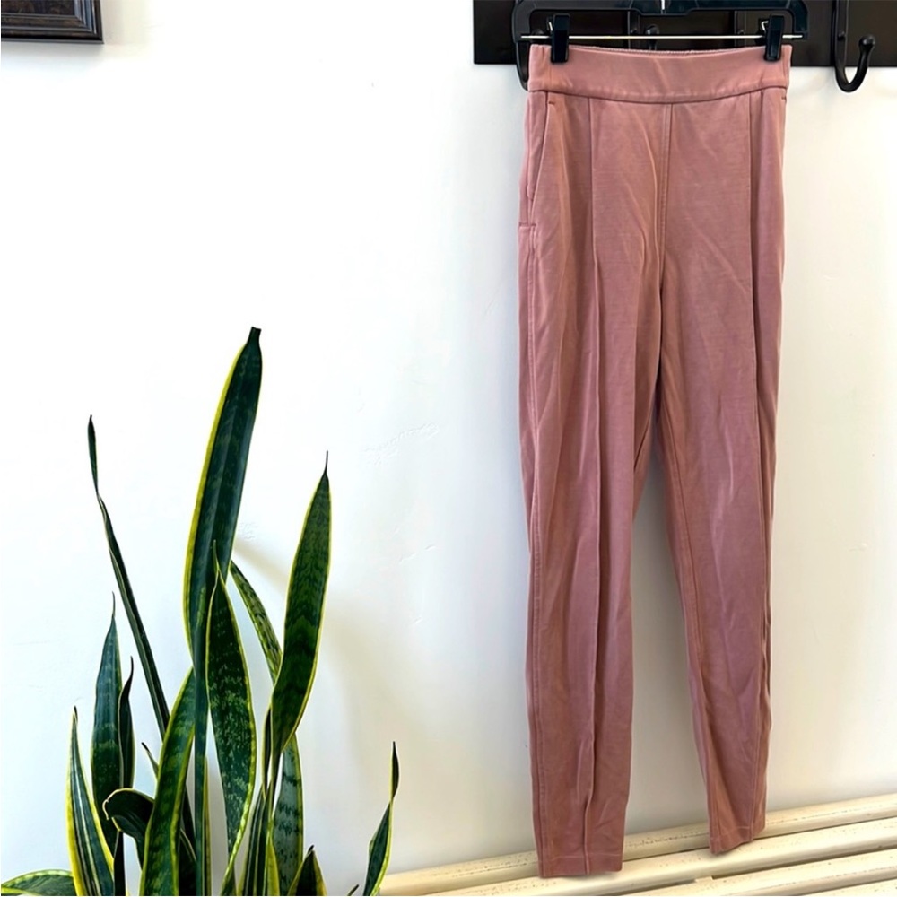 Lululemon Brushed Softstreme High-Rise
Jogger- Pink